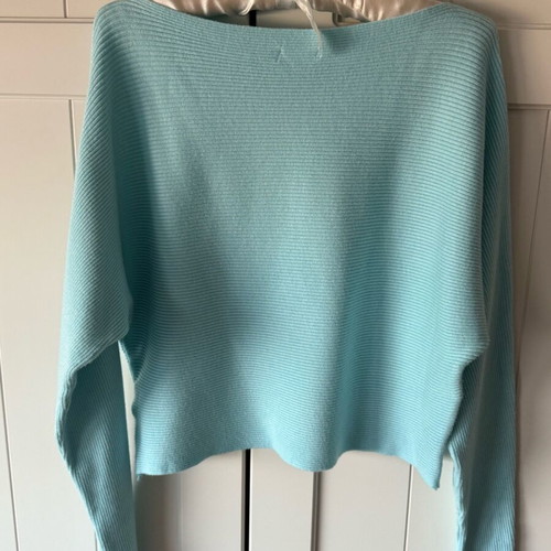 Cropped knitted spring sweater turquoise like new, size S