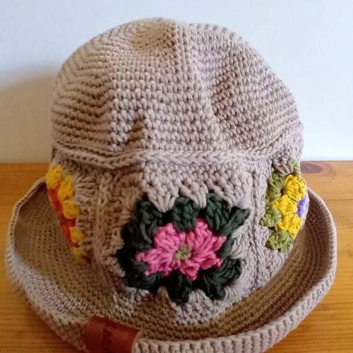 Handmade knitted bucket hat beige size 57, like new