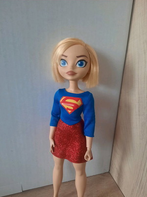 Кукла DC Super Hero Girls Supergirl 11 инча употребявана, без обувки