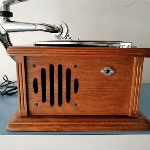 Imitation gramophone radio like new with cassette and wooden base