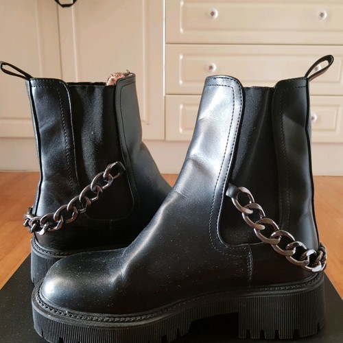 Chelsea boots used black with chain size 37