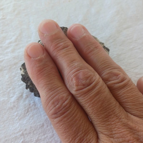 Emery rock new, ideal for sharpening knives and scissors