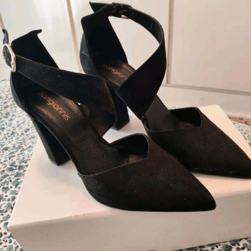 Sarigiannis black suede pumps like new size 39