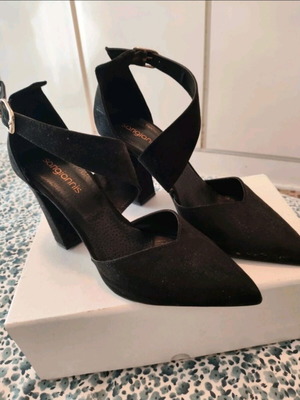 Sarigiannis black suede pumps like new size 39