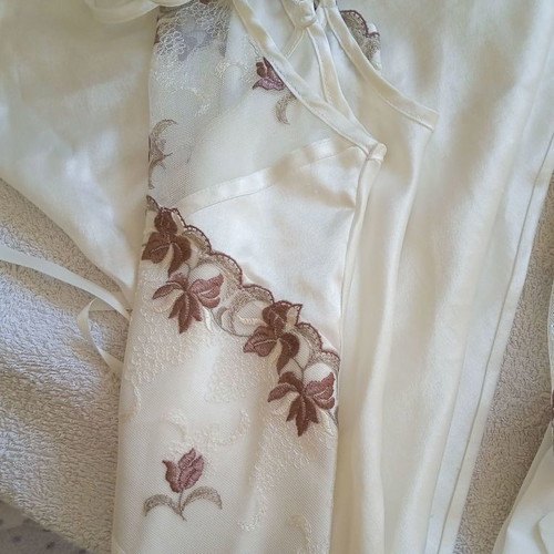 Satin set nightgown and robe like new, small, ivory color, excellent quality Elizabeth George