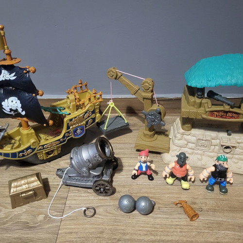Pirate ship playset with island