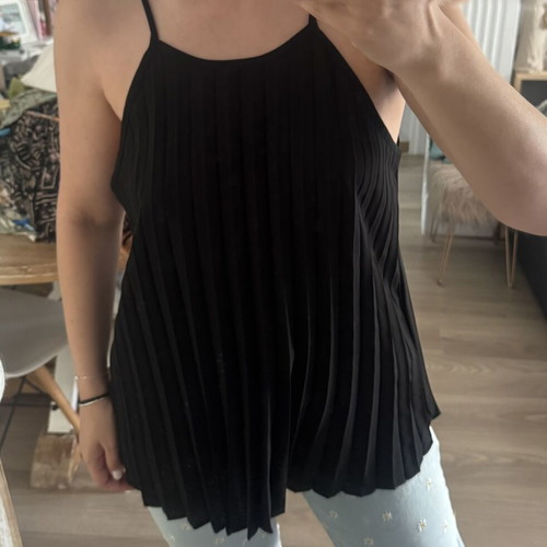 Black Pleated Strap Top like new, size L