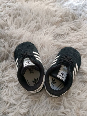 Βρεφικά παπούτσια Adidas N20 σαν καινούργιο