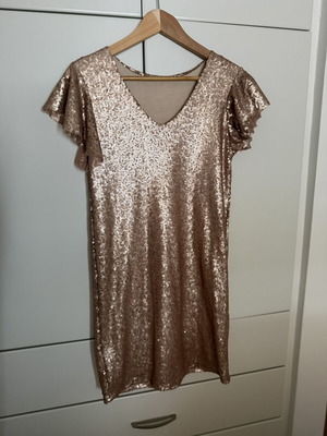 Short dress with sequins in pink gold, like new