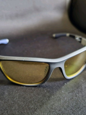 Sunglasses like new with army color temples