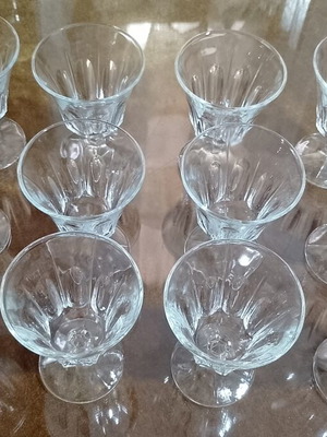 Short Stemmed Wine Glasses like new, pack of 12, Italy mark