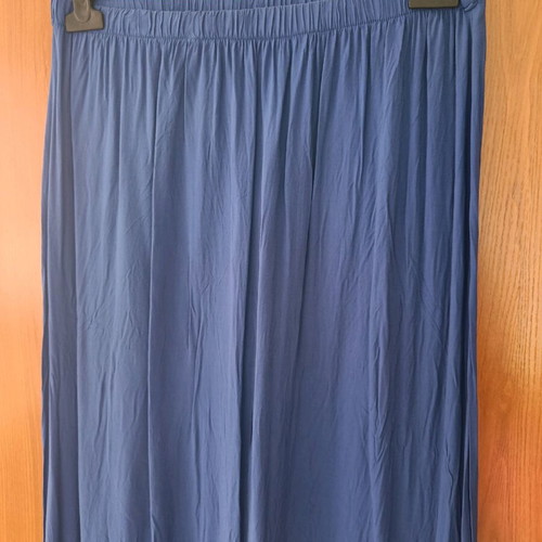 Long skirt like new, dark blue, size M