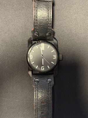 Levi's men's watch genuine leather like new, black