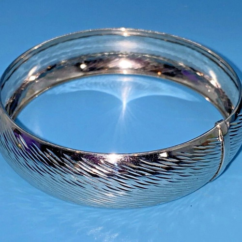 Vintage Italian 925 Silver Bangle like new, textured diamond-cut design