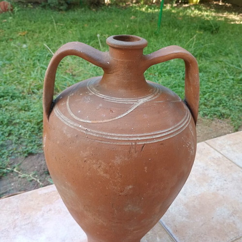 Traditional vintage stamna used