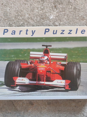 Puzzle used 500 pieces with Formula 1 theme