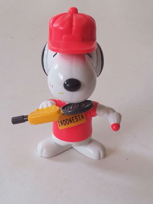 Фигура Peanuts Snoopy Around The World McDonald's 1999 употребявана