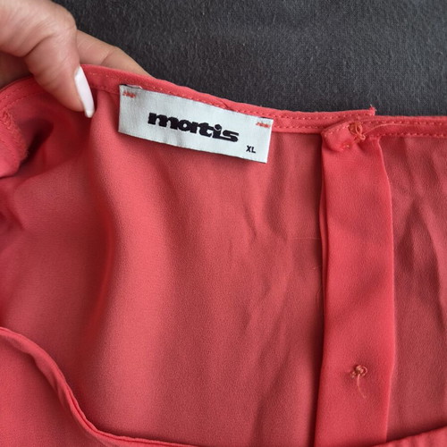 Matis coral top XL used, semi-transparent with decorative buttons