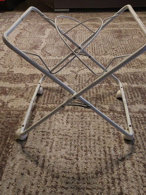 Βάση πορτ μπεμπέ σαν καινούργιο με ροδάκια