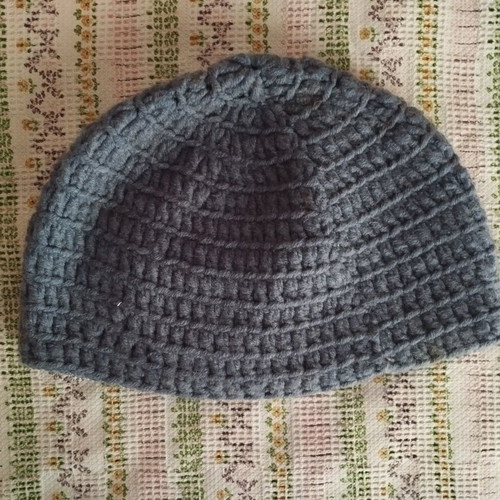 Handmade knit cap like new, gray, one size