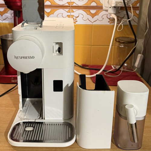 Nespresso Original Lattissima One EN51 coffee machine, porcelain white