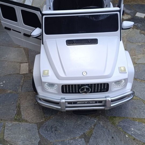 Scorpion Mercedes Benz kids car used with remote and charger