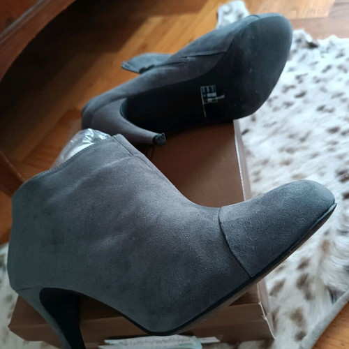 Grey women's ankle boots size 41, worn only once, 10cm heel