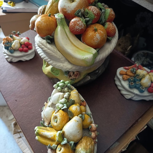Decorative fruit set like new, porcelain or resin