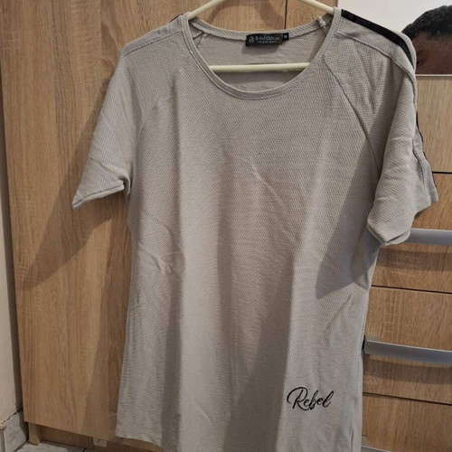 Bershka men's t shirt like new, size M, white beige