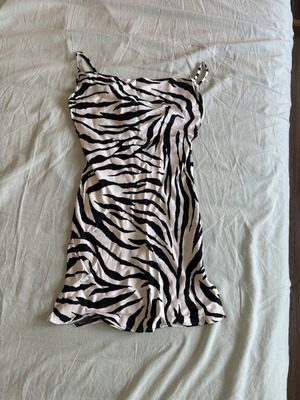 Bershka animal print short dress like new, adjustable straps