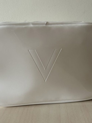 Vichy toiletry bag new, white color