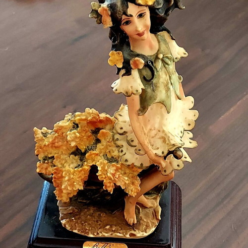 Italian 1980s figurine like new, handmade vintage decoration