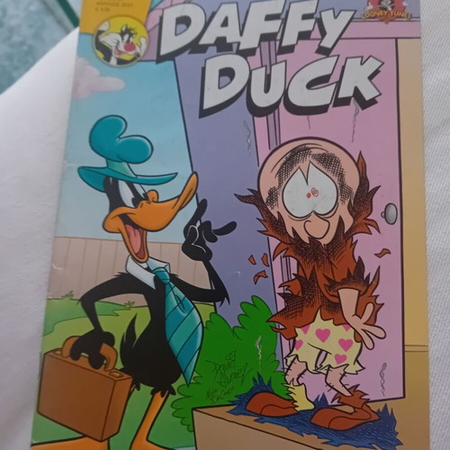 Daffy Duck Comic No 10 like new
