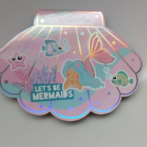 Children's eyeshadow set new in shell-shaped case with mirror