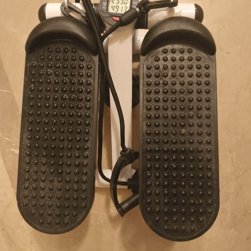 Step fitness equipment like new with hand straps and display