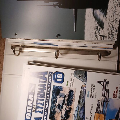 Weapons and Armament Systems De Agostini like new, 19 issues with dossier