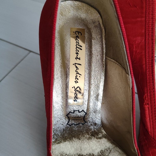 Pointed red pumps size 37 like new, 10.5cm heel