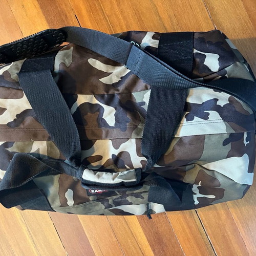 Eastpak big duffel bag like new, brown camo