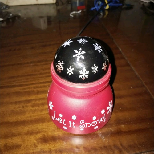 LED projector with moving white snowflakes, battery and mains powered