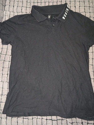 Black t-shirt with collar in M used