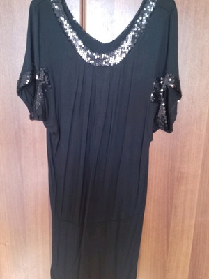 Black elastic dress with sequins like new