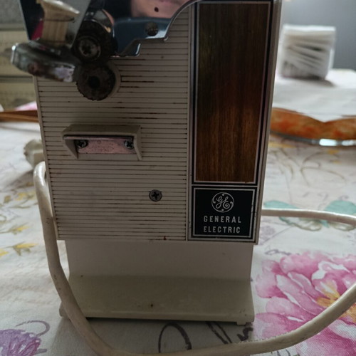 Electric knife sharpener like new