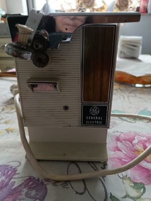 Electric knife sharpener like new