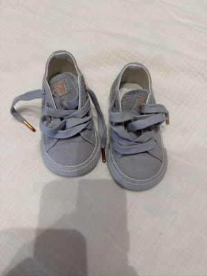 Converse baby shoes grey size 20 unisex like new