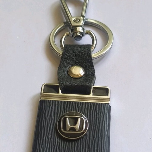 Honda metal keychain new with car logo
