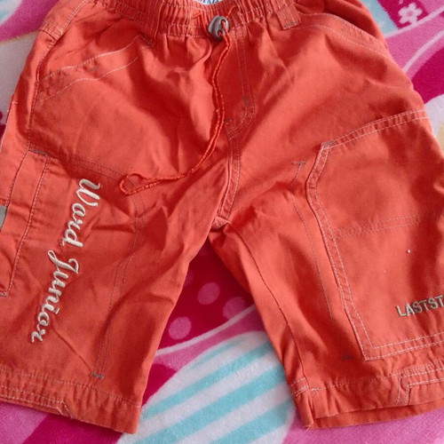 Orange bermuda shorts for boy 4 years like new, with pockets and elastic waist