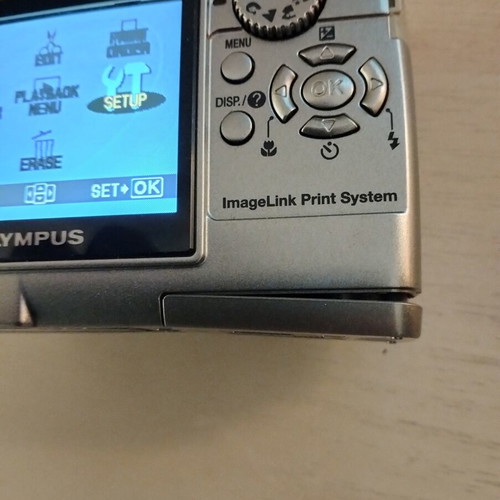 Olympus FE-140 vintage digicam 6.0 Megapixel used with case