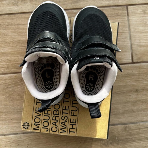 Nike Star Runner 3 kids athletic shoes used, size 26, black