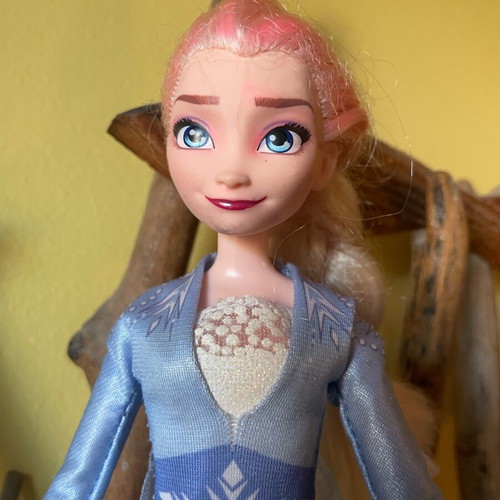 Disney Frozen 2 Queen Elsa doll like new
