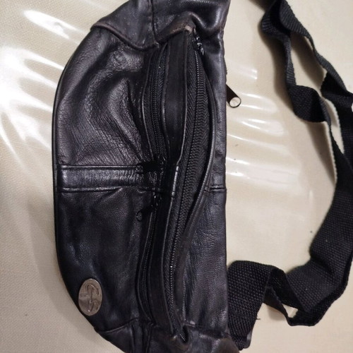 Leather waist bag banana style black like new